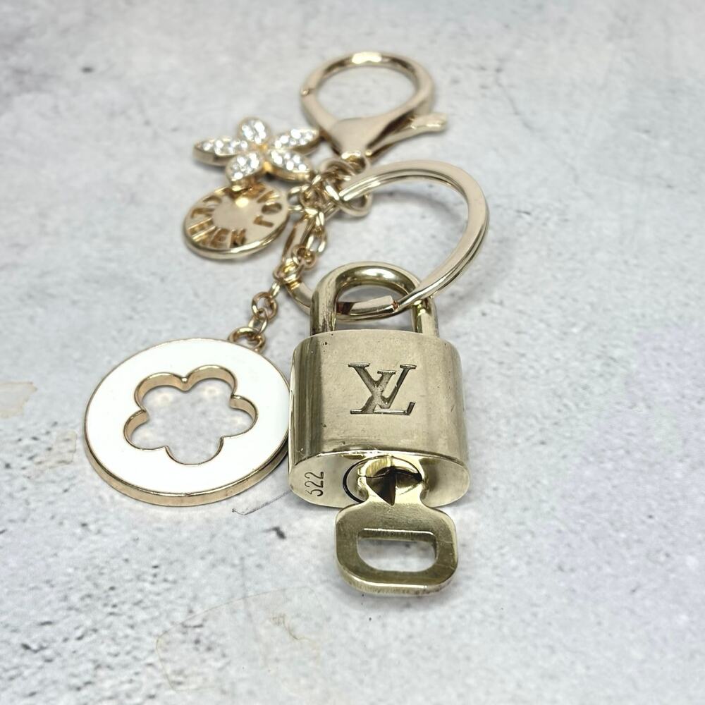 Louis Vuitton Lock & Key Set #322 w/ a Clover Charm Keychain